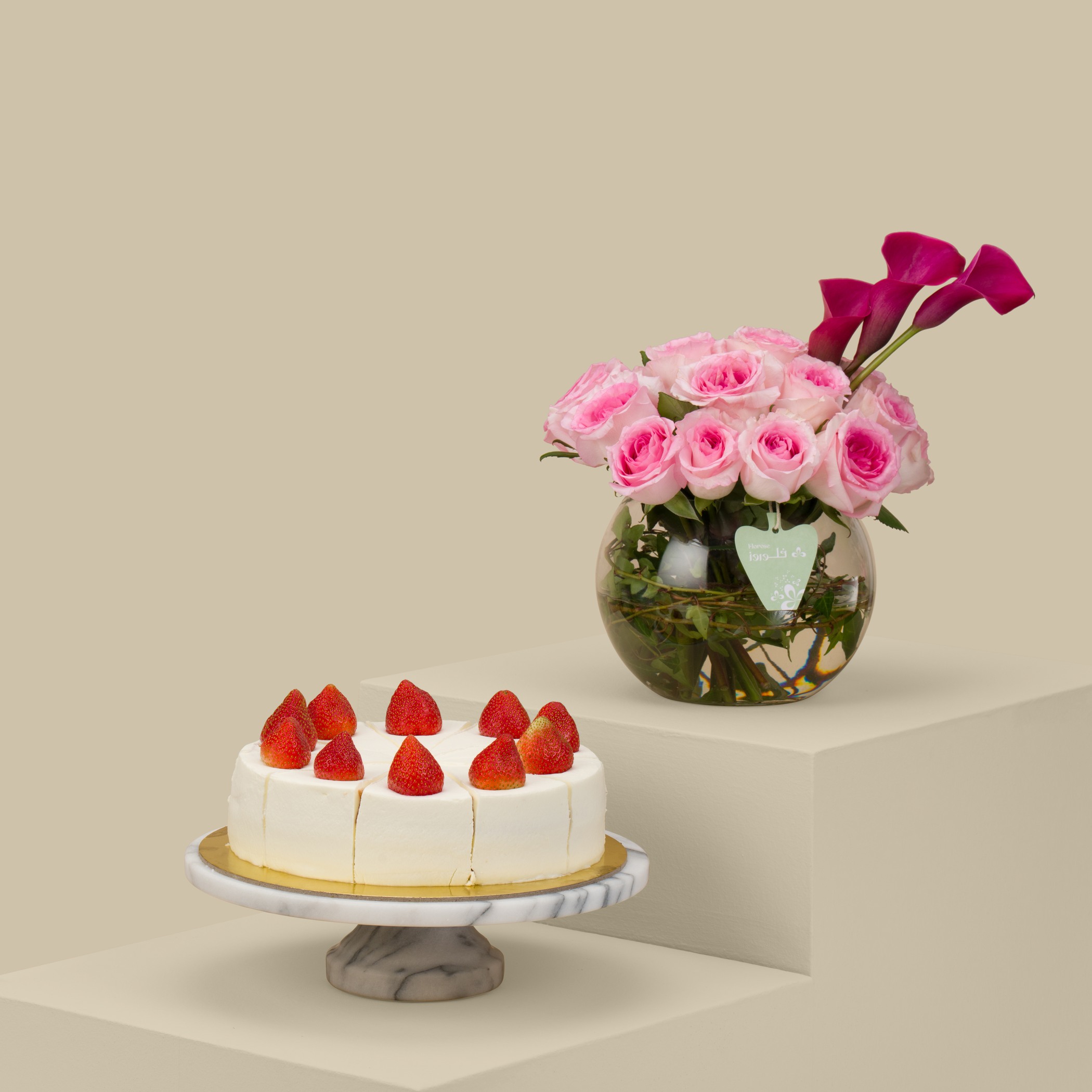 Ganache Strawberry Cake | Blossom Vase Ganache Strawberry Cake | Blossom Vase