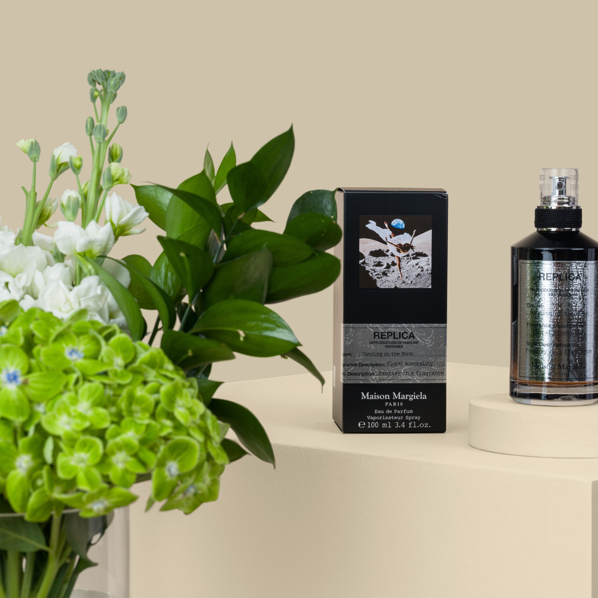 عطر دانسنغ أون ذا مون ريبليكا ميزون مارجيلا | مزهرية ضوء القمر عطر دانسنغ أون ذا مون ريبليكا ميزون مارجيلا | مزهرية ضوء القمر