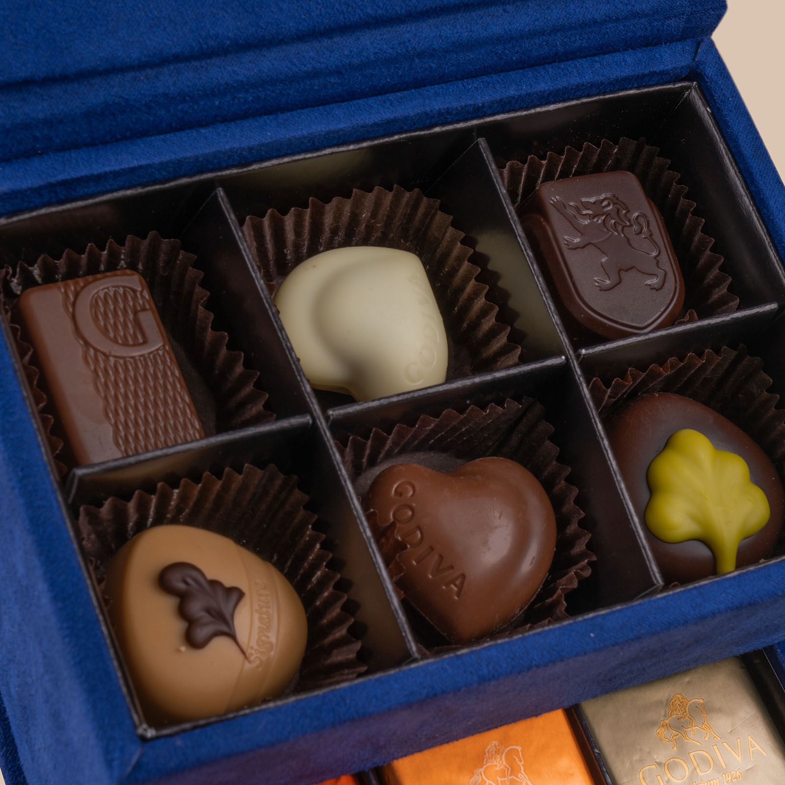 Godiva | Royal Chocolate Box | Blue Mist Vase Godiva | Royal Chocolate Box | Blue Mist Vase