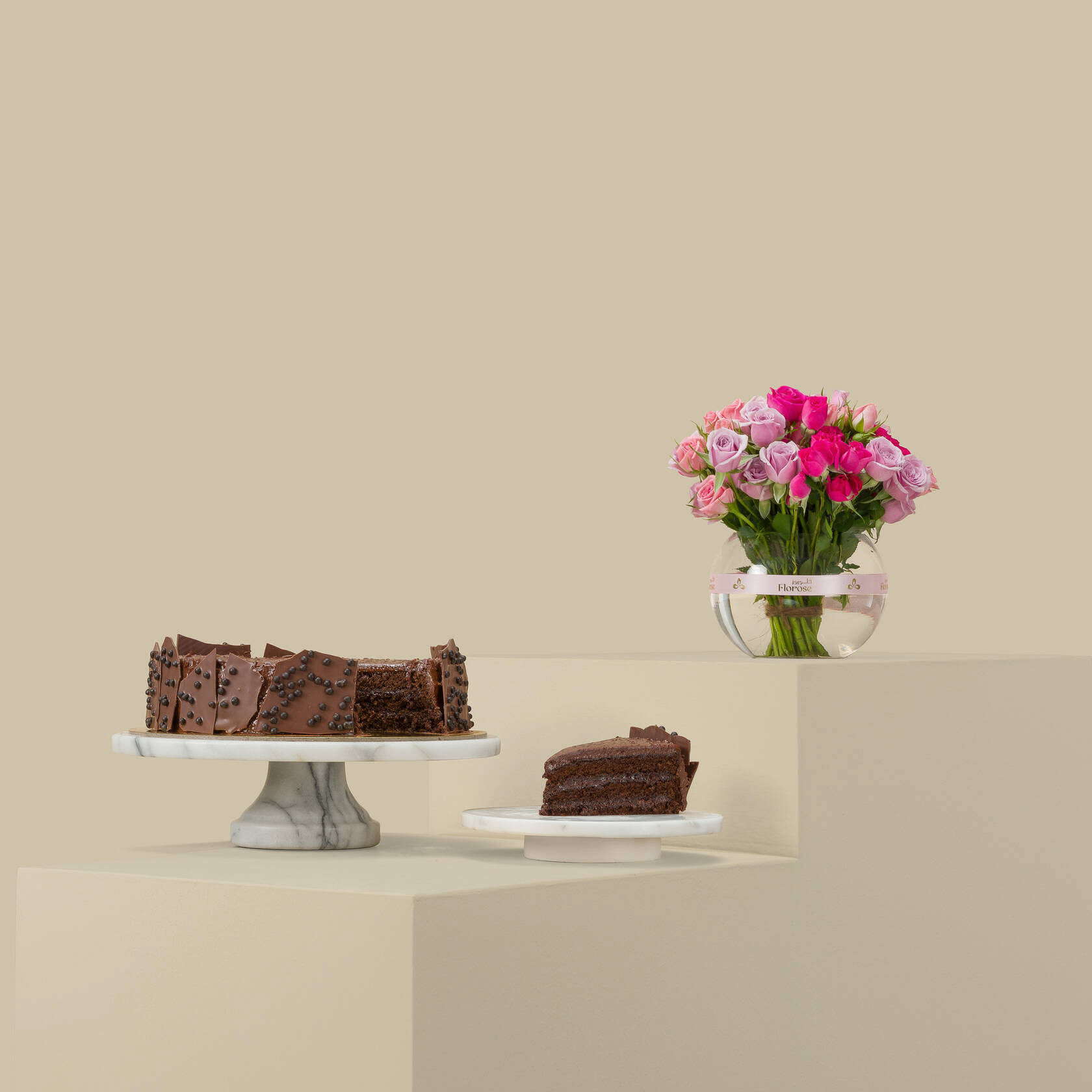 Ganache Chocolate Crunchy Cake | Moment of Joy Round Vase Ganache Chocolate Crunchy Cake | Moment of Joy Round Vase