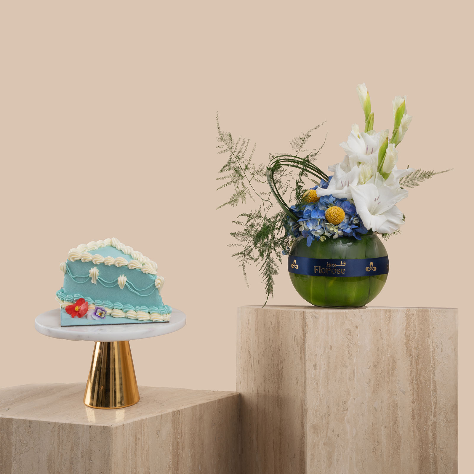 Sweet Atelier | Summer Vanilla Blueberry Cake | Blue Sea Vase Sweet Atelier | Summer Vanilla Blueberry Cake | Blue Sea Vase