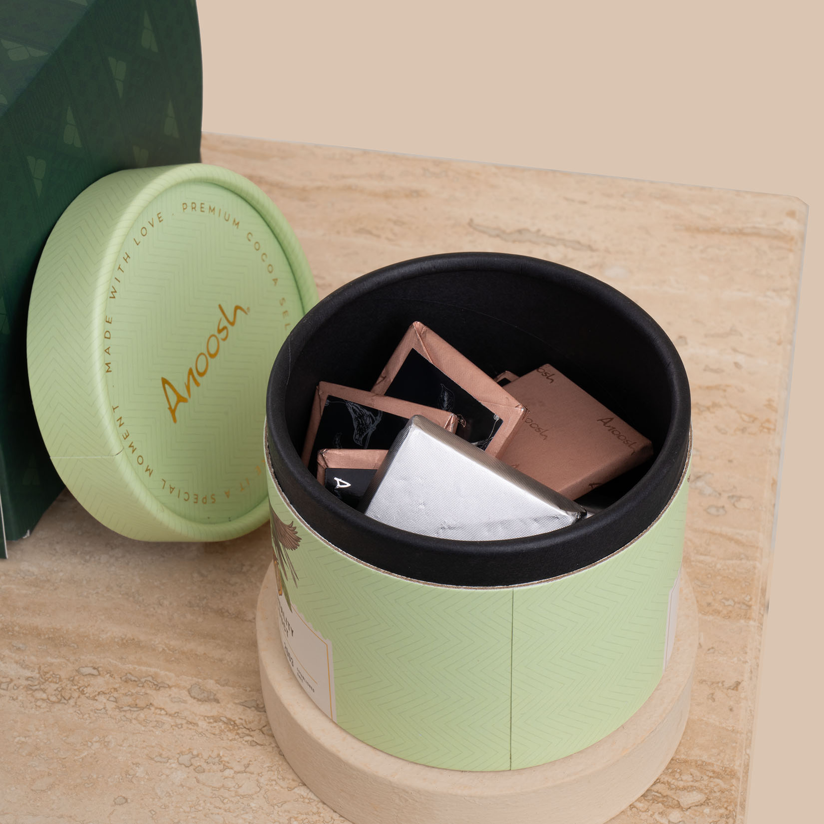 صندوق شوكولاتة سخاء من أنوش | صينية زهور الرقة صندوق شوكولاتة سخاء من أنوش | صينية زهور الرقة