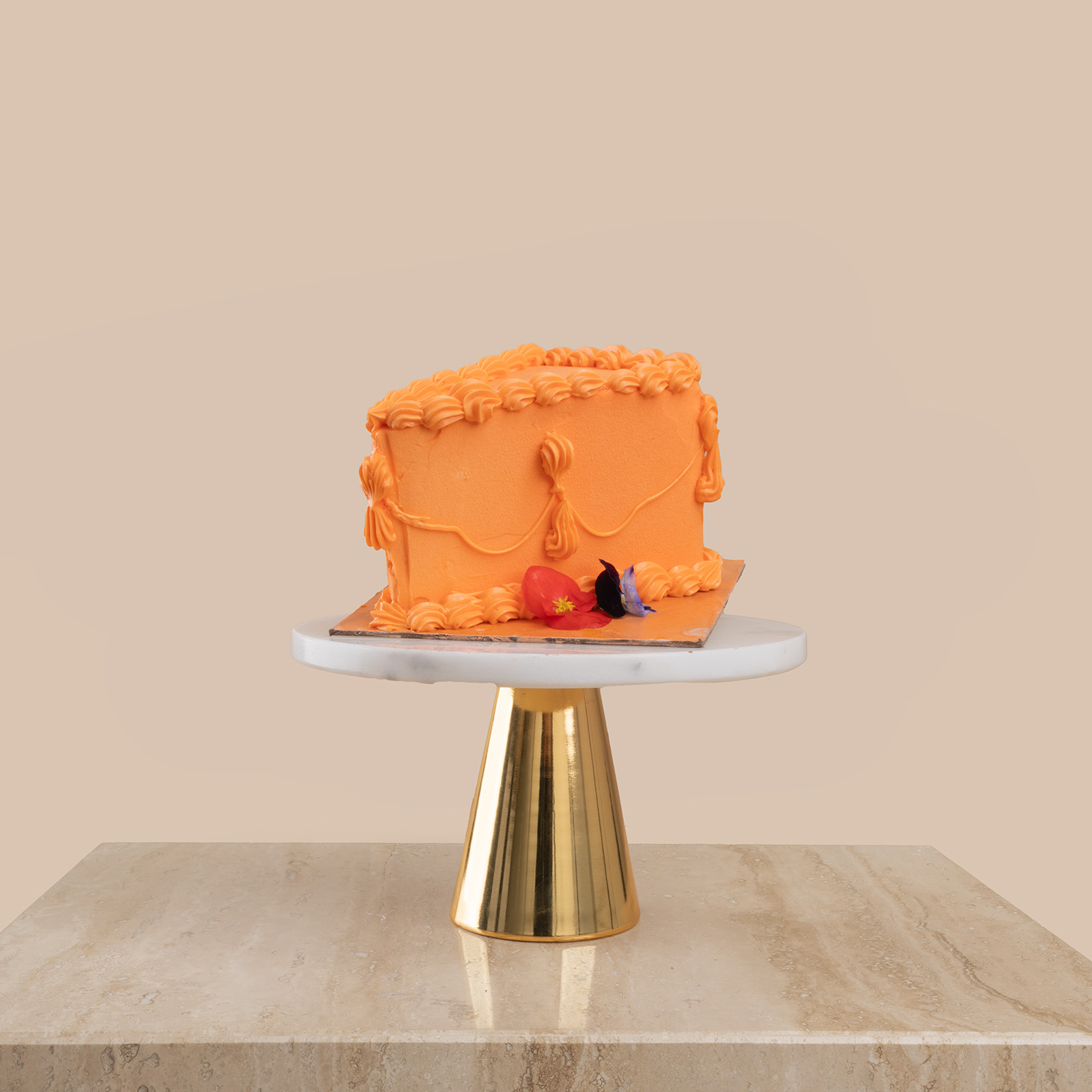 Sweet Atelier | Summer Passionfruit Orange Cake | Soft Poem Vase Sweet Atelier | Summer Passionfruit Orange Cake | Soft Poem Vase