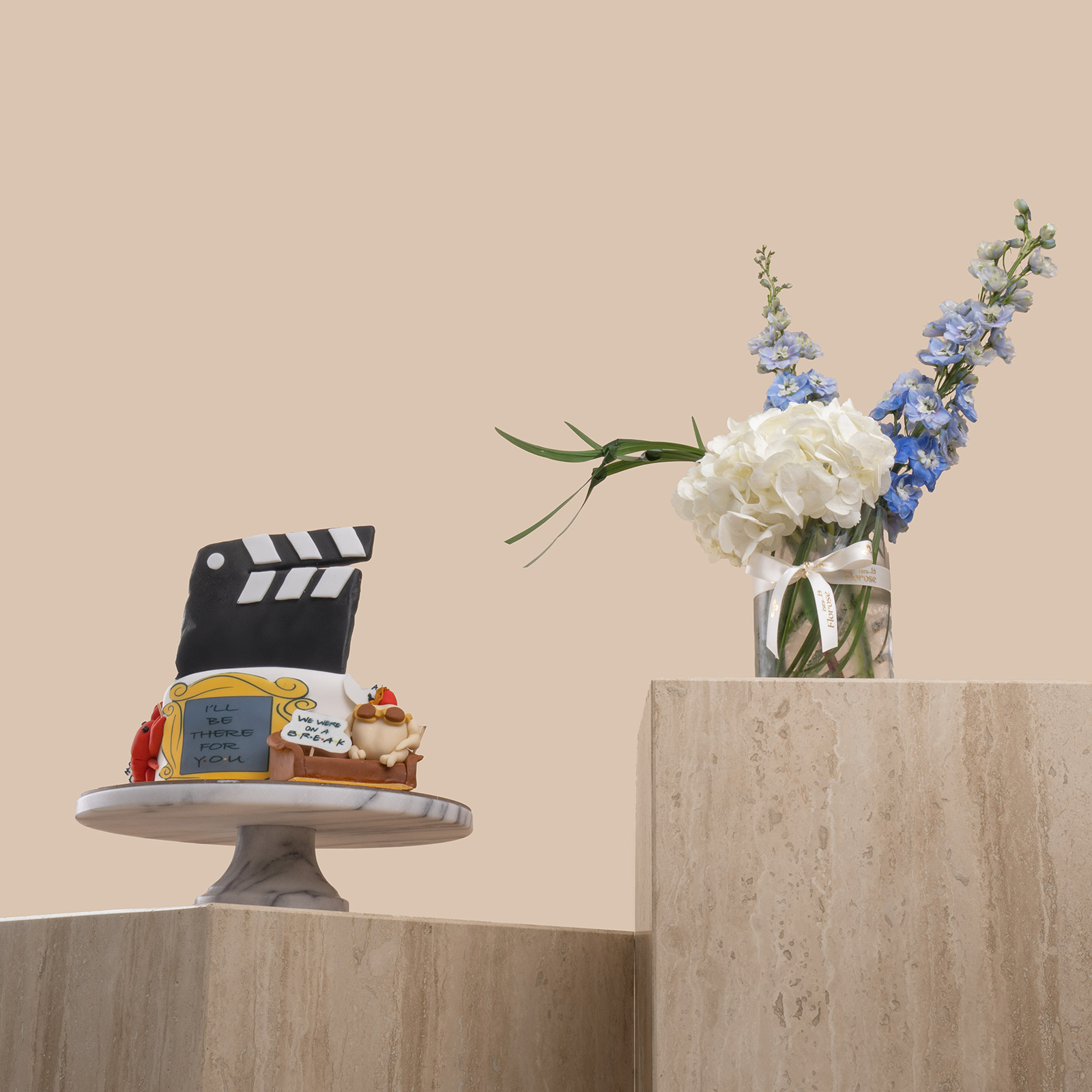 Friends Cake | Helen | Clear Sky Vase Friends Cake | Helen | Clear Sky Vase