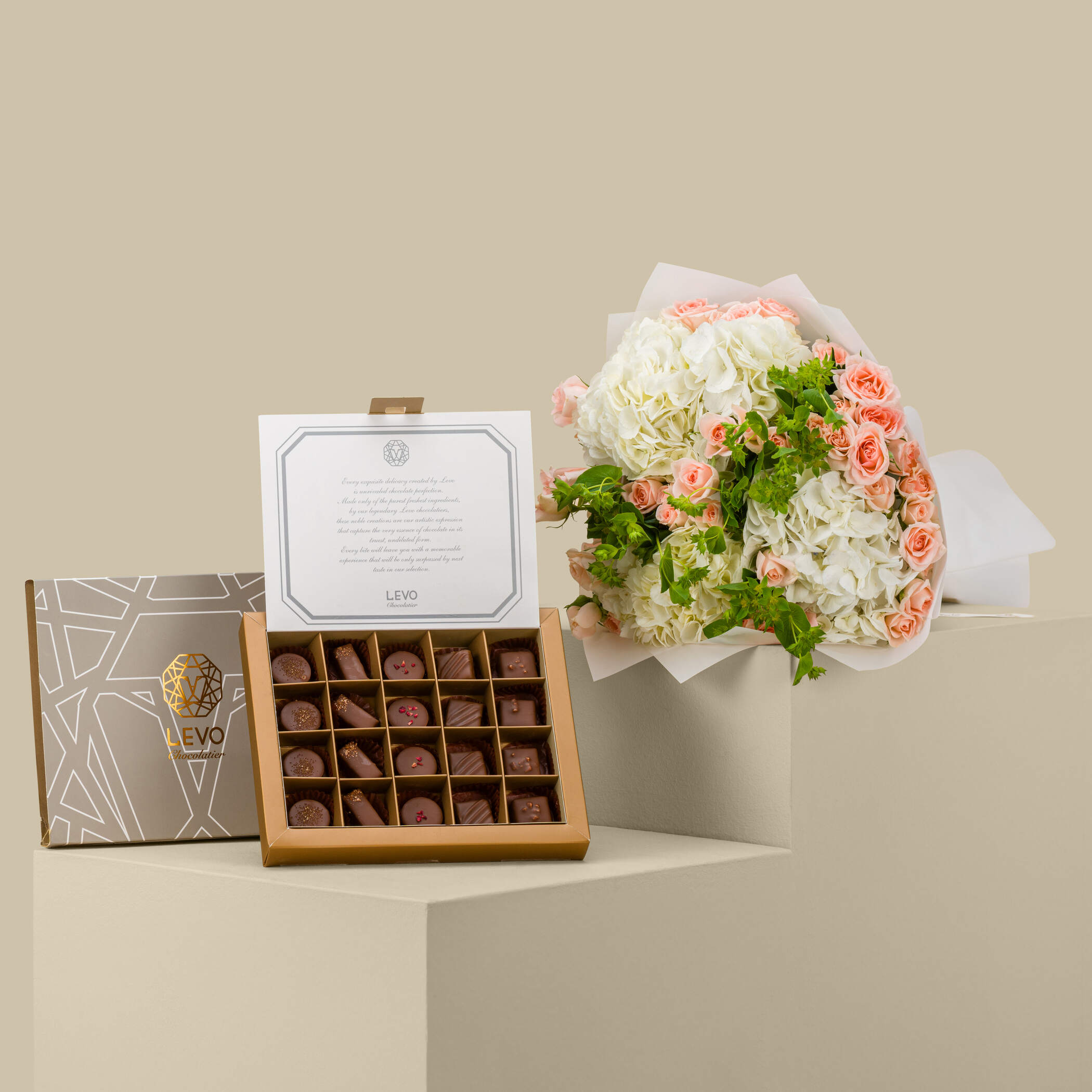 Levo Chocolate Box 20 Pieces Mix | The Princess Bouquet Levo Chocolate Box 20 Pieces Mix | The Princess Bouquet