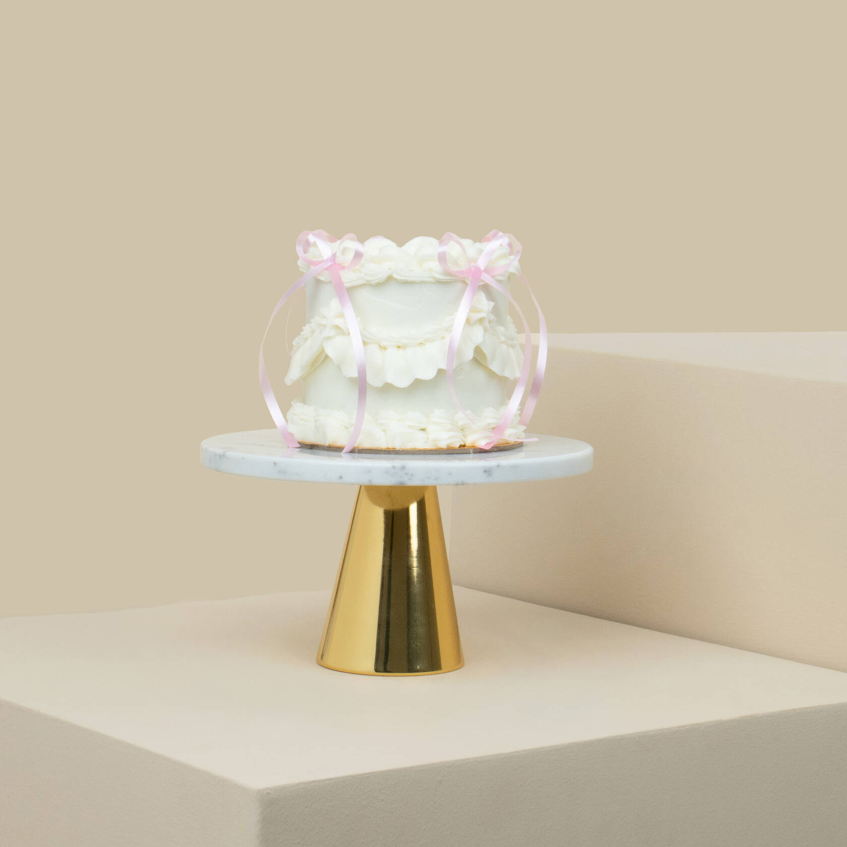 Helen Vionka Cake | Autumn Bloom Acrylic Box Helen Vionka Cake | Autumn Bloom Acrylic Box