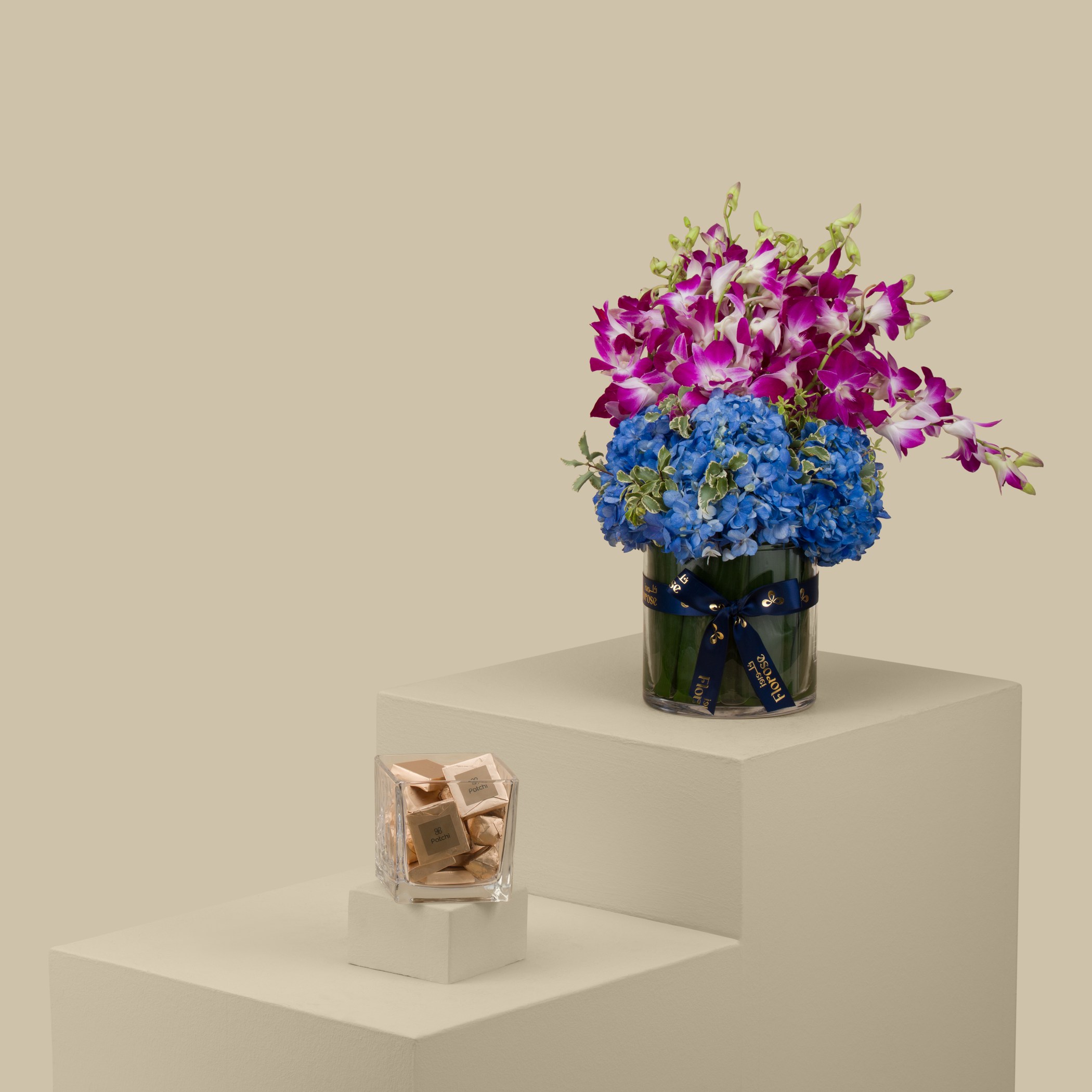 Chocolate Patchi | Blue Blend Vase Chocolate Patchi | Blue Blend Vase