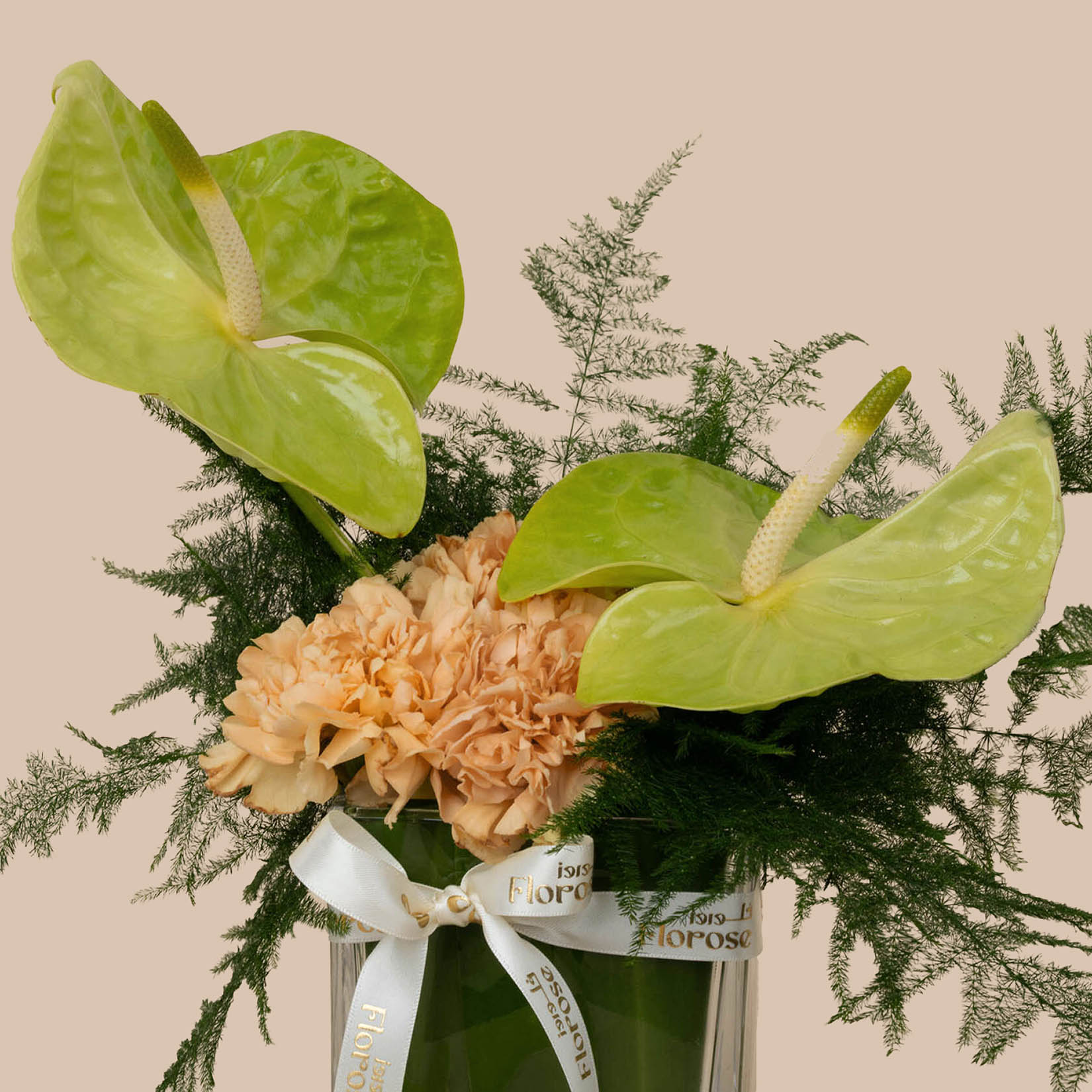 Helen Delight Cake | Sunbeam Square Vase Helen Delight Cake | Sunbeam Square Vase