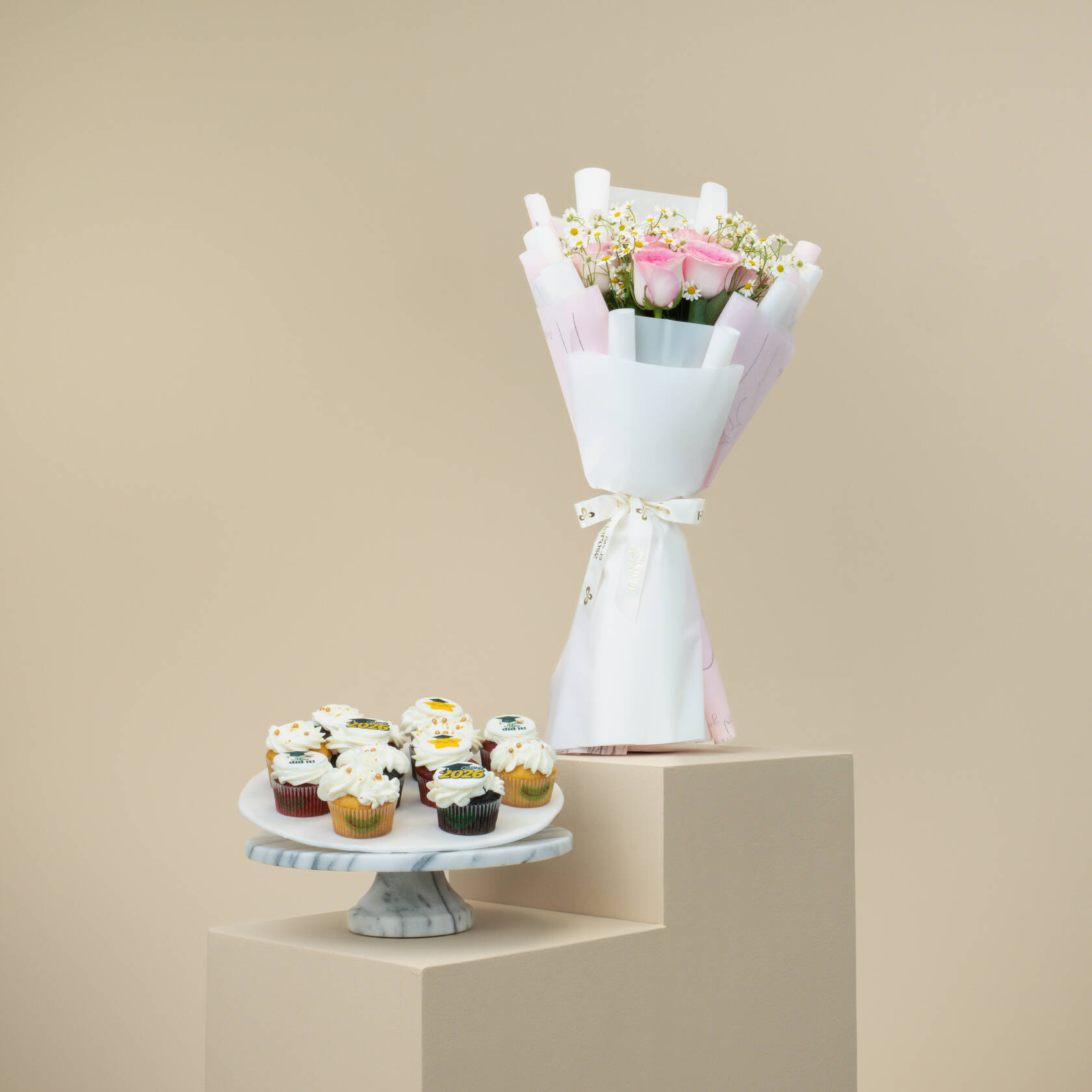Helen’s Graduation Cupcakes | Delicate Bouquet Helen’s Graduation Cupcakes | Delicate Bouquet