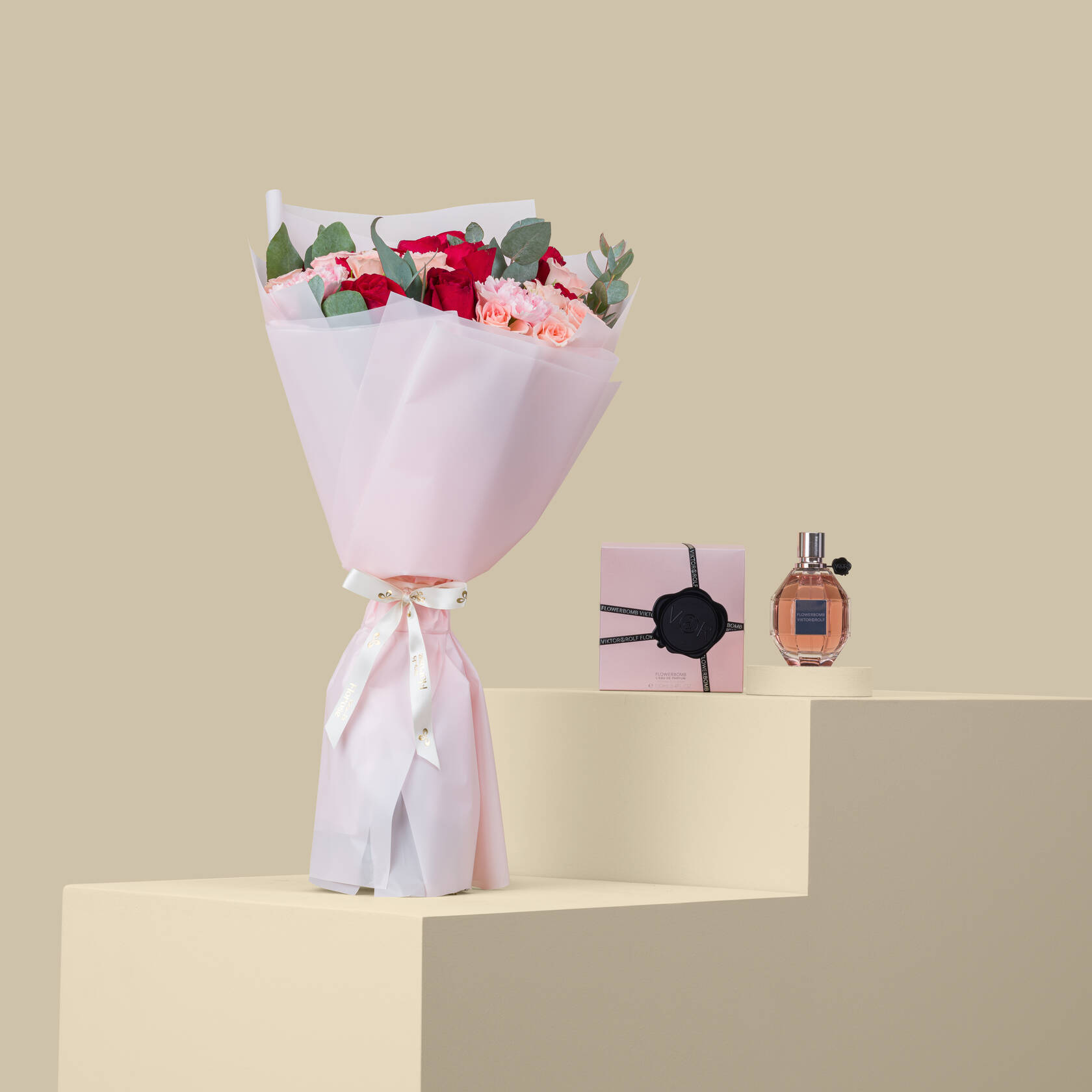 Viktor & Rolf Flowerbomb | Floral Glow Bouquet Viktor & Rolf Flowerbomb | Floral Glow Bouquet