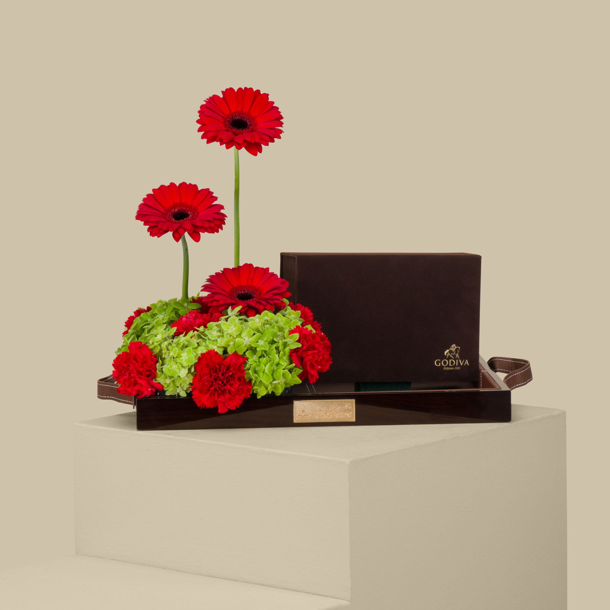 GODIVA Medium Brown Royal Chocolate Box | Red Roses GODIVA Medium Brown Royal Chocolate Box | Red Roses