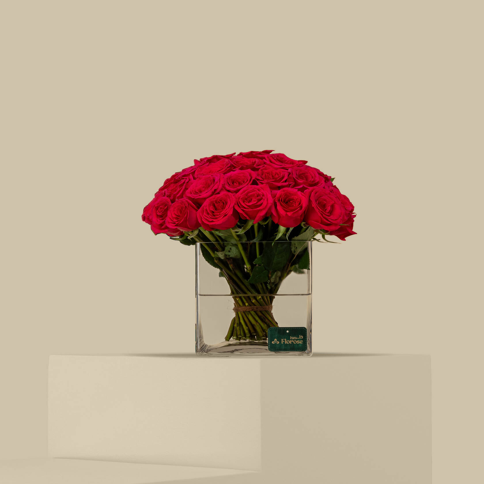 Magnificent Rose Square Vase Fuchsia | 50 Flowers Magnificent Rose Square Vase Fuchsia | 50 Flowers