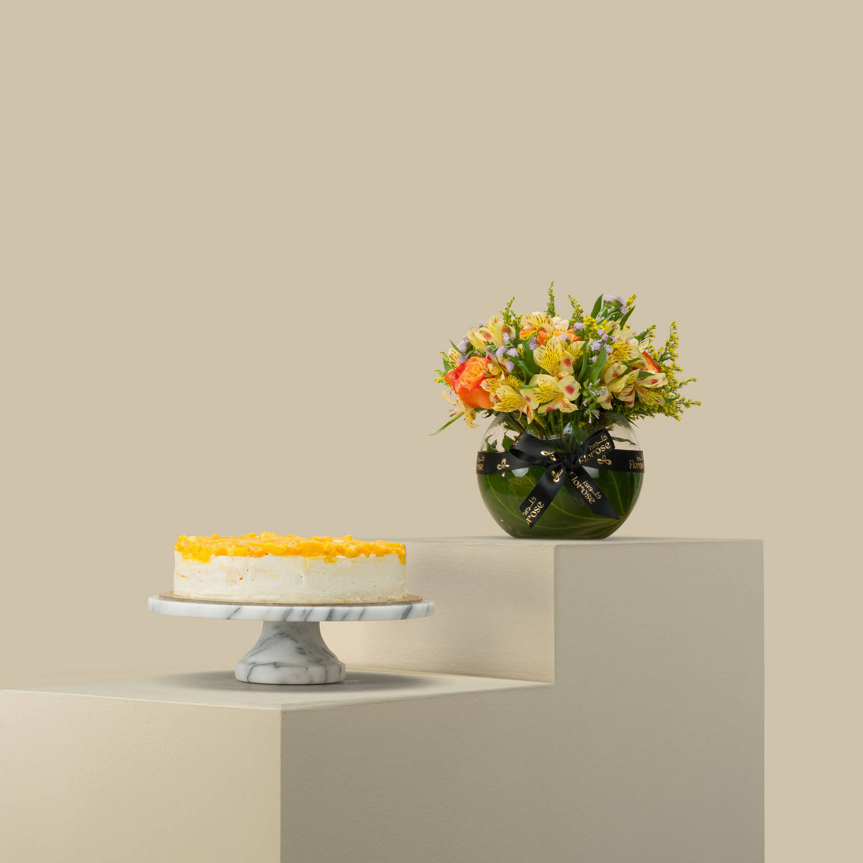 Ganache Mango Cake | Eos Dawn Round Vase Ganache Mango Cake | Eos Dawn Round Vase