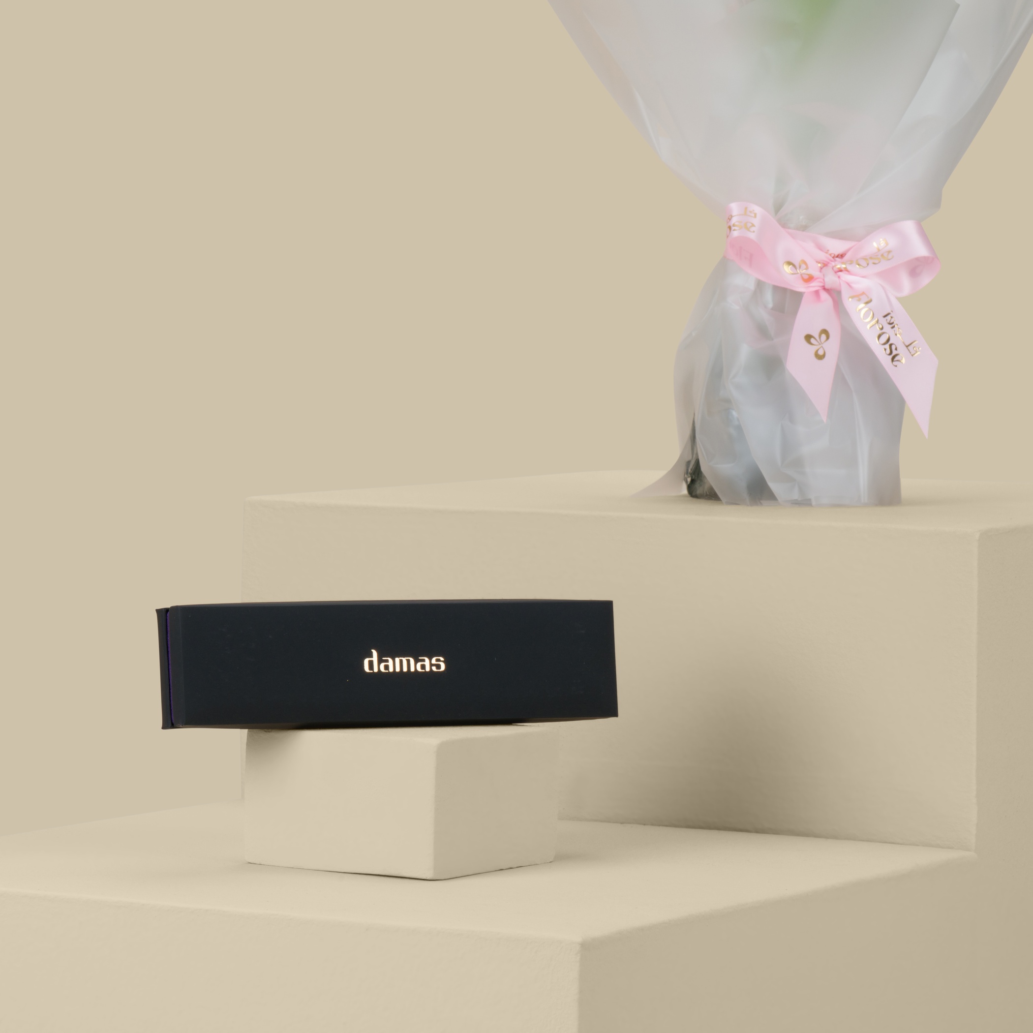 Damas Lace Oria Bracelet | Pink Tulip Bouquet Damas Lace Oria Bracelet | Pink Tulip Bouquet