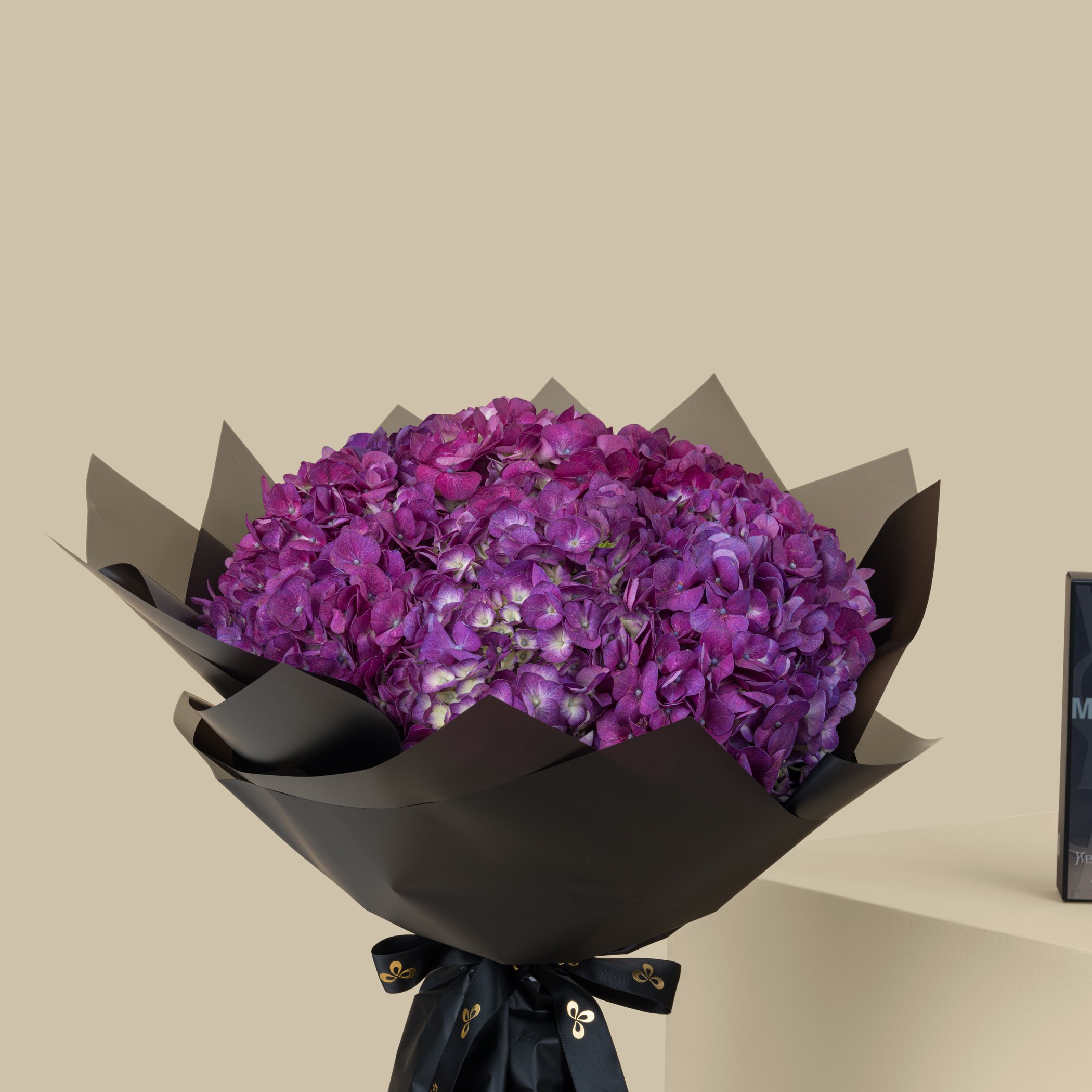 Yves Saint Laurent MYSLF L’Absolu Parfum | Violet Glow Bouquet Yves Saint Laurent MYSLF L’Absolu Parfum | Violet Glow Bouquet