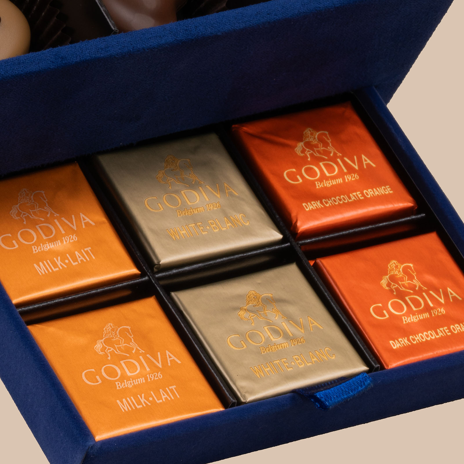 Godiva | Royal Chocolate Box | Blue Mist Vase Godiva | Royal Chocolate Box | Blue Mist Vase