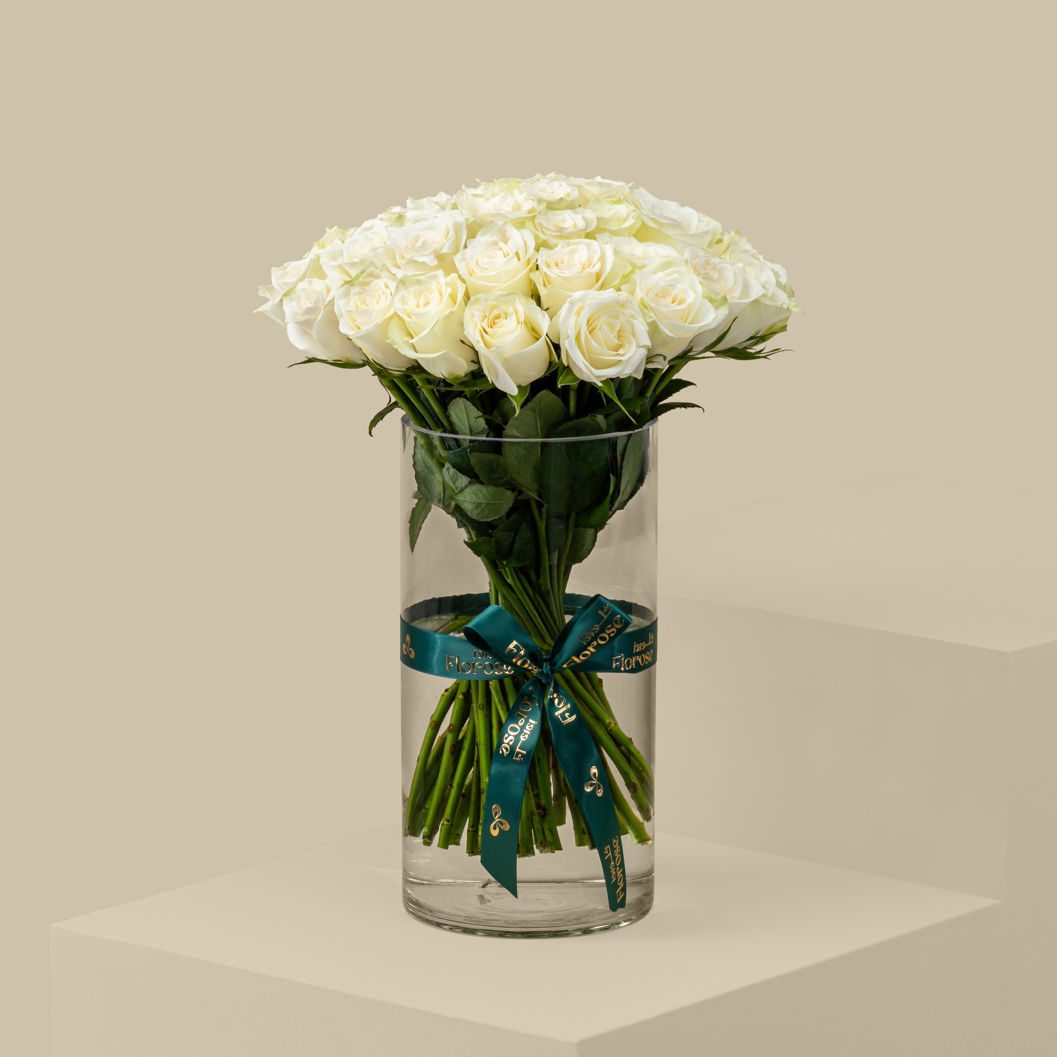 Charming Rose Vase White | 50 Flowers Charming Rose Vase White | 50 Flowers