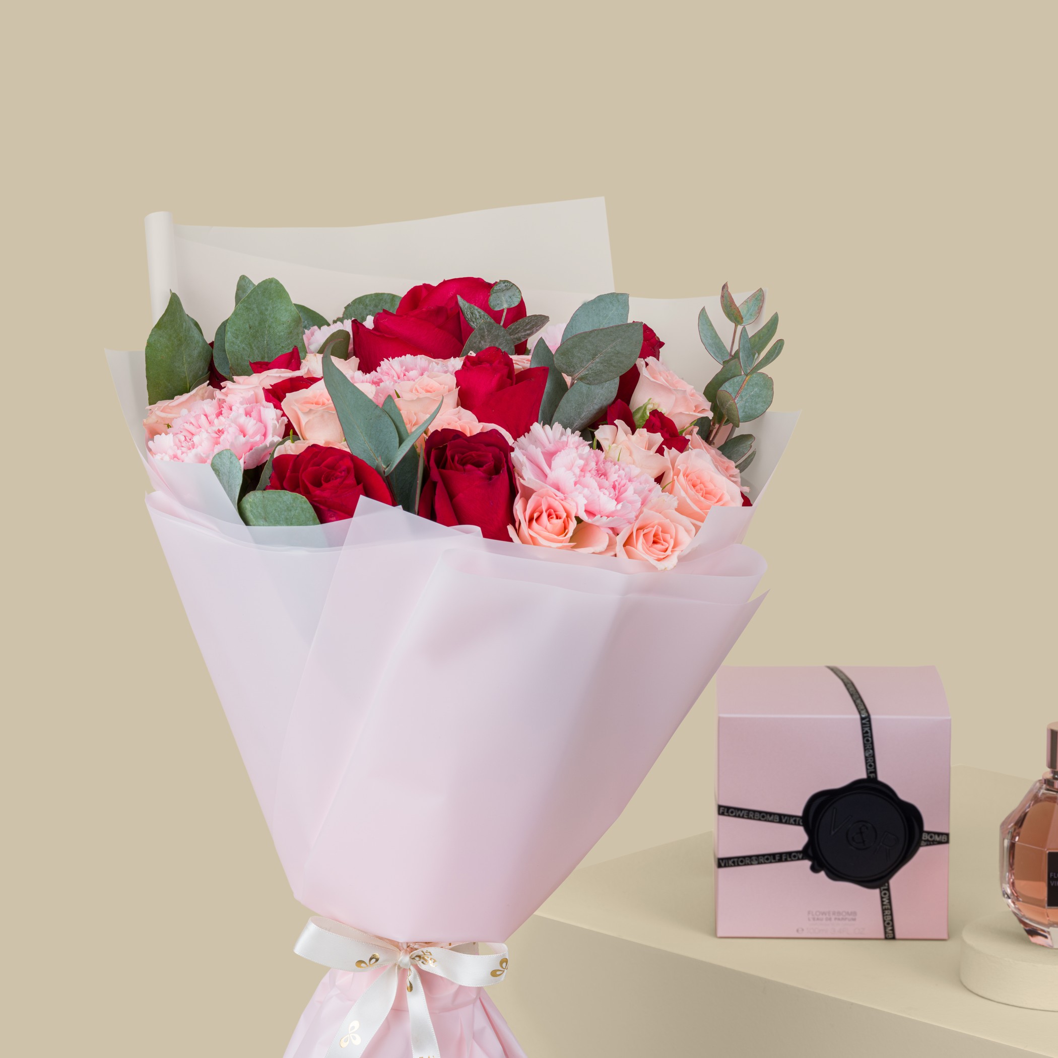 Viktor & Rolf Flowerbomb | Floral Glow Bouquet Viktor & Rolf Flowerbomb | Floral Glow Bouquet