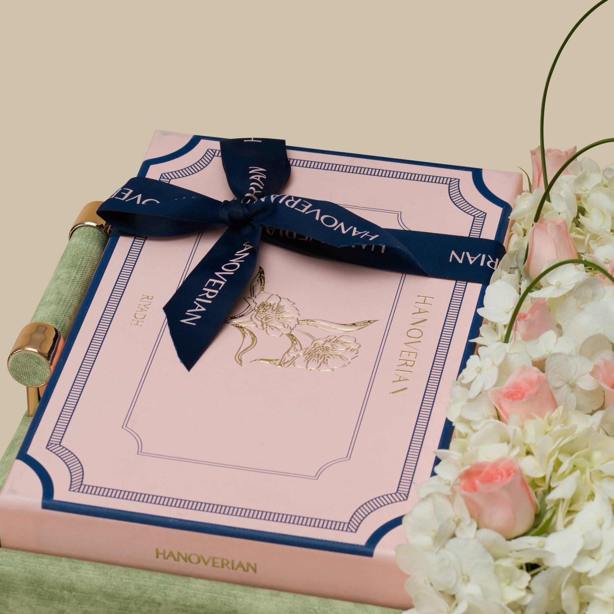 Hanoverian Dulce Crepe Chocolate | Light Coloured Flowers Hanoverian Dulce Crepe Chocolate | Light Coloured Flowers