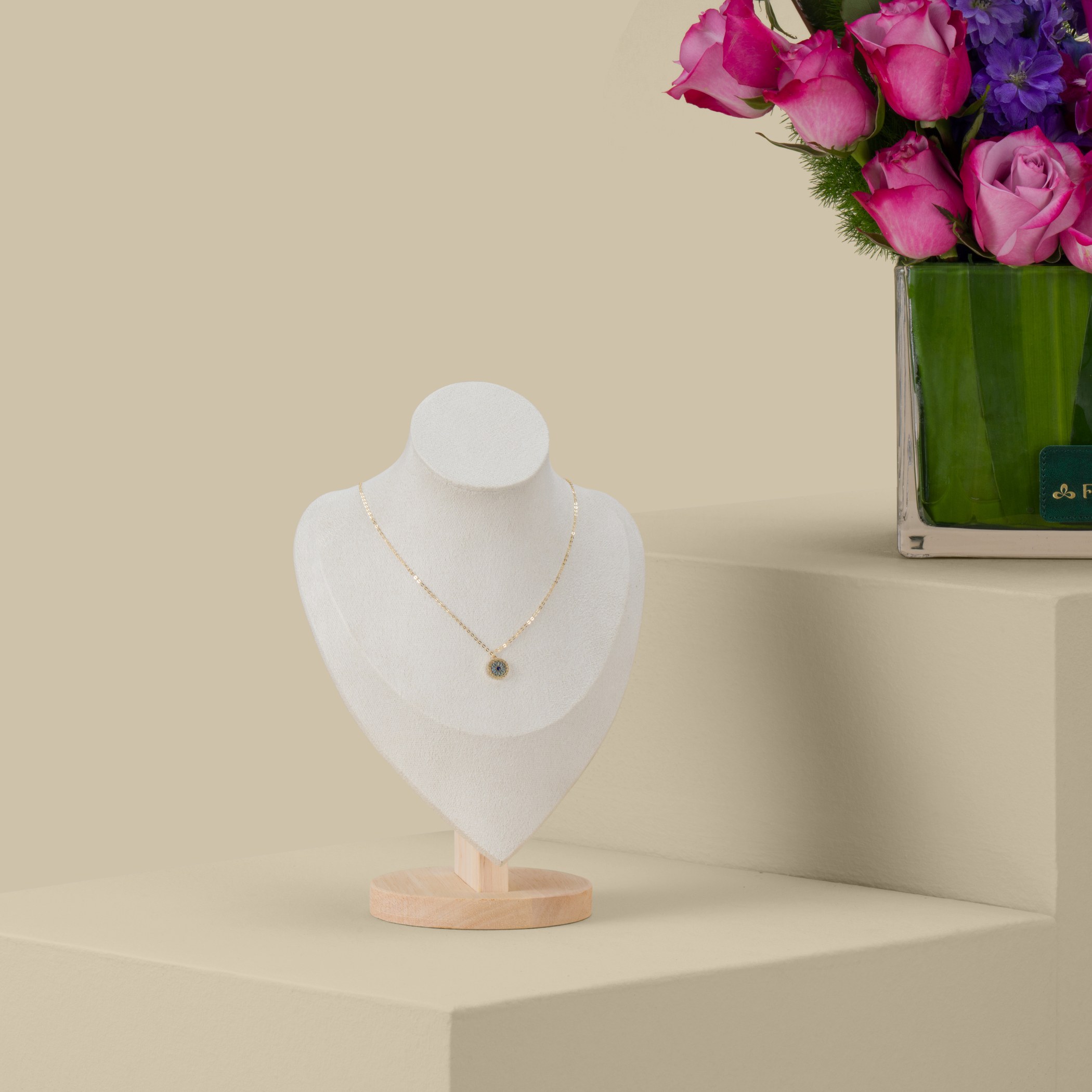 Damas Amelia Athens Necklace | Tender Crown Vase Damas Amelia Athens Necklace | Tender Crown Vase