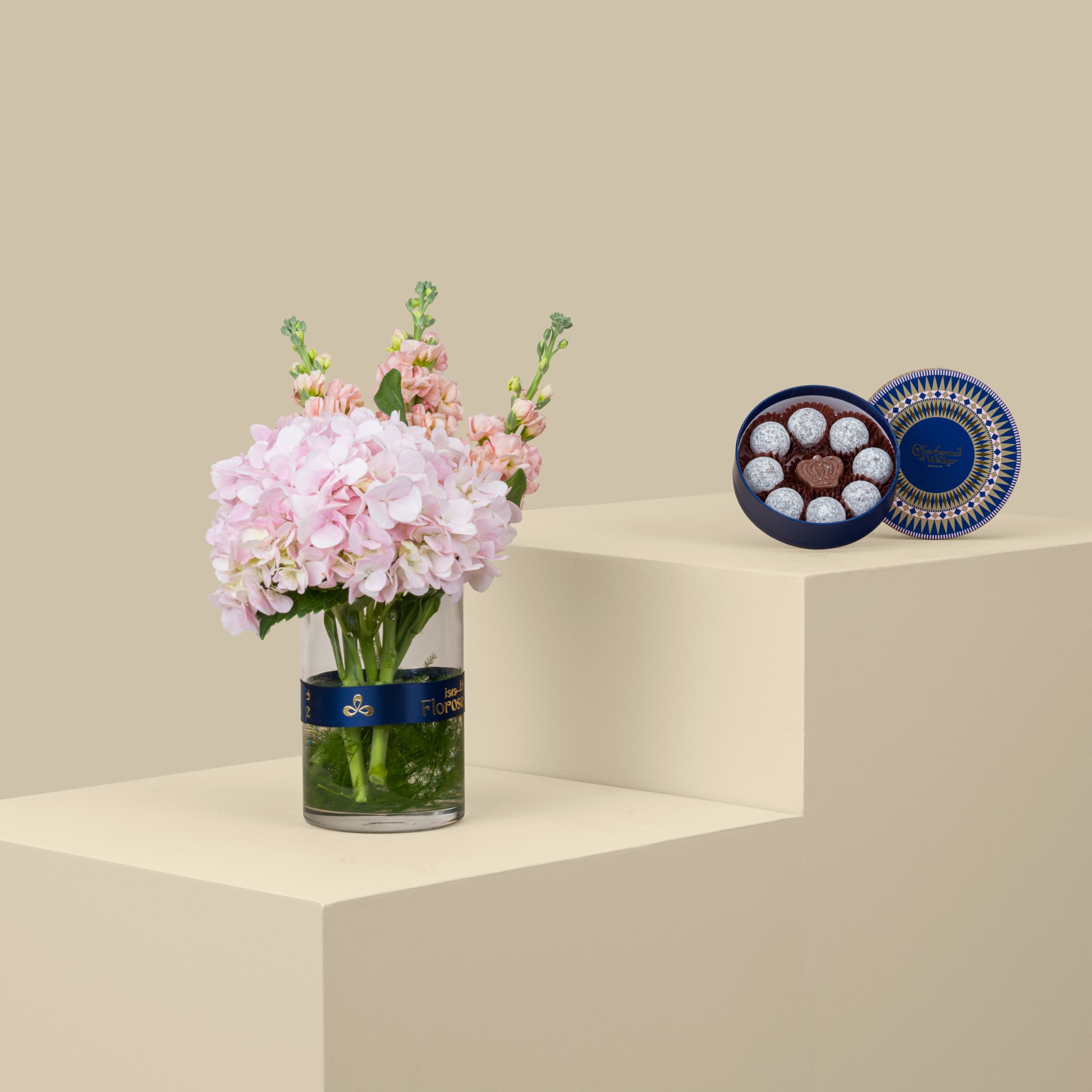 Charbonnel Luxury Chocolate Box | Pink Touch Vase Charbonnel Luxury Chocolate Box | Pink Touch Vase