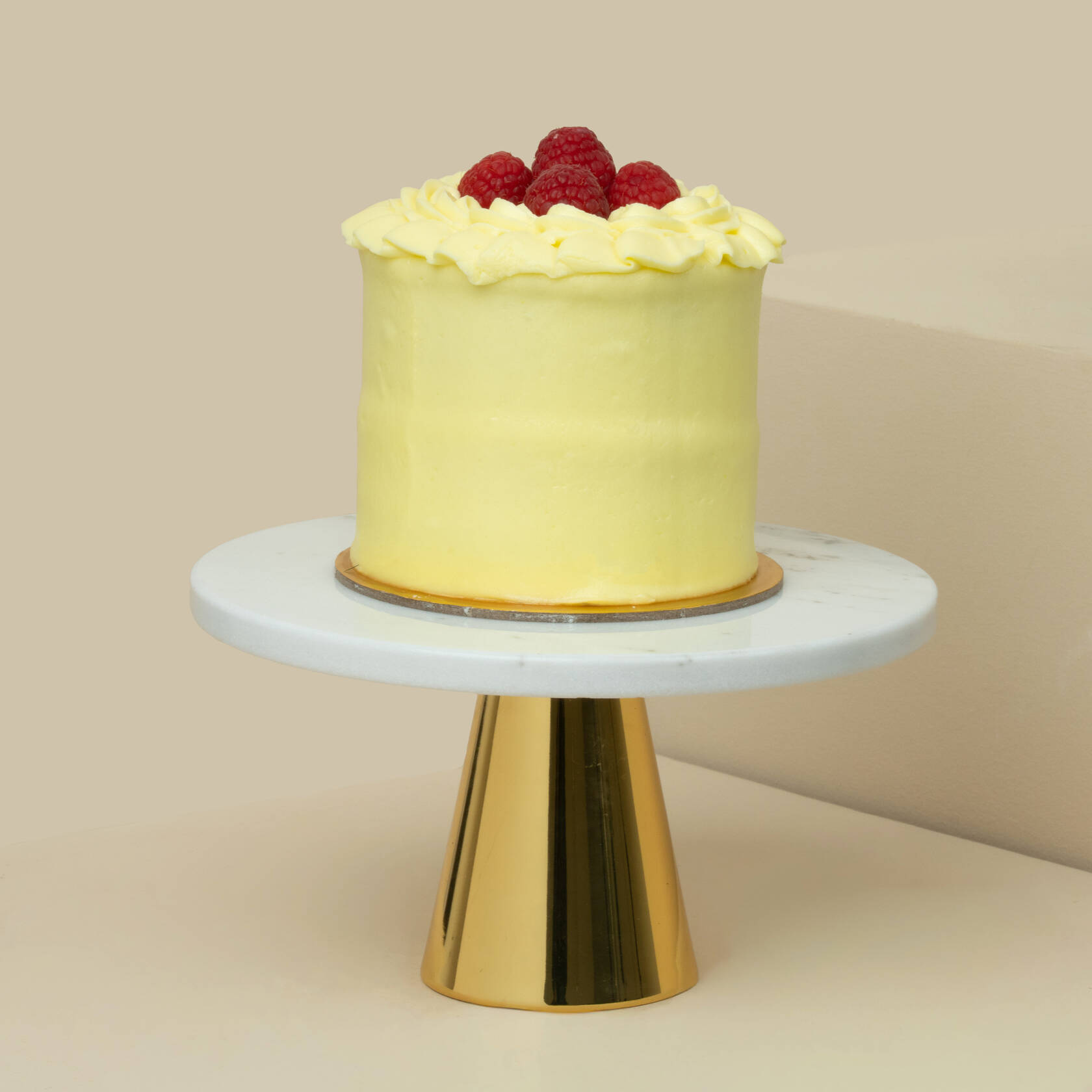 Helen Delight Cake | Sunbeam Square Vase Helen Delight Cake | Sunbeam Square Vase