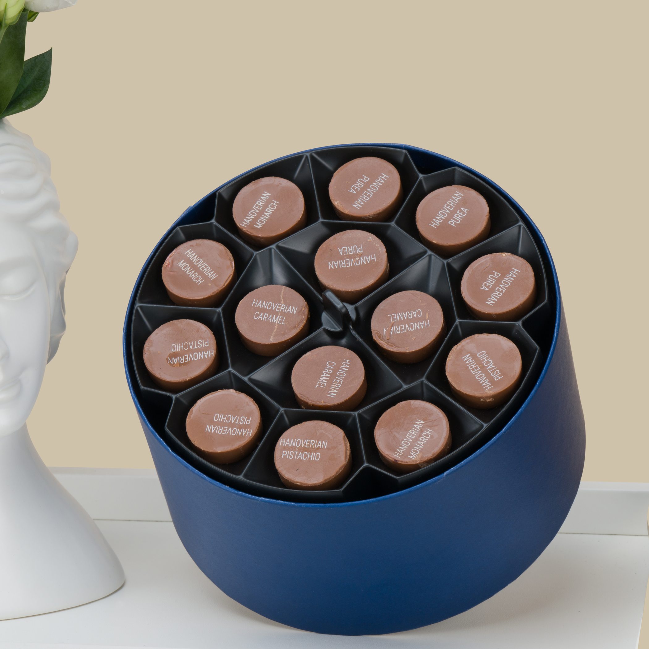 Hanoverian Brand Mix Chocolate | Orkinara Sculpture Vase Hanoverian Brand Mix Chocolate | Orkinara Sculpture Vase