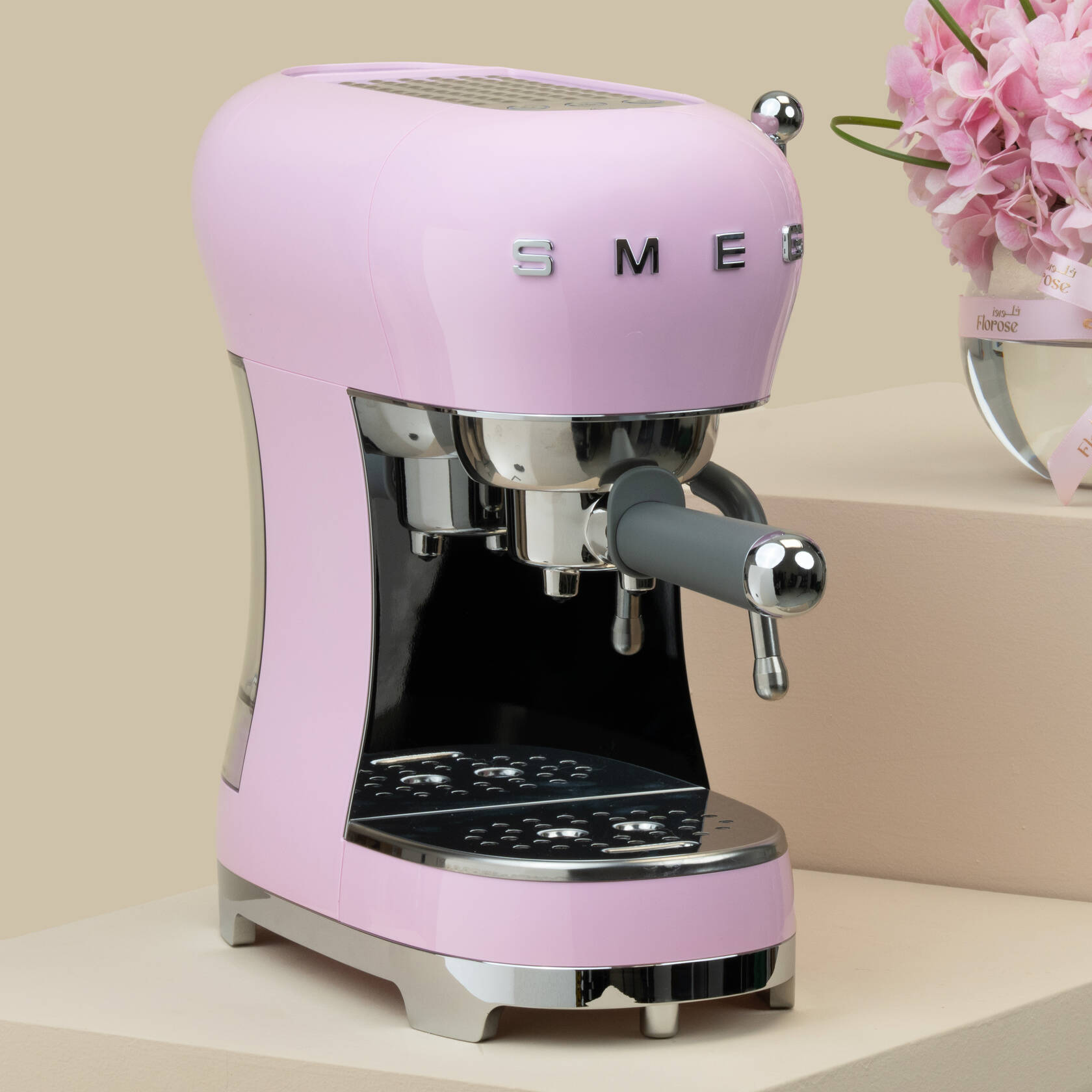 Smeg 50’s Retro Style Espresso Coffee Machine with Pump Pink | Graceful Charm Vase Smeg 50’s Retro Style Espresso Coffee Machine with Pump Pink | Graceful Charm Vase
