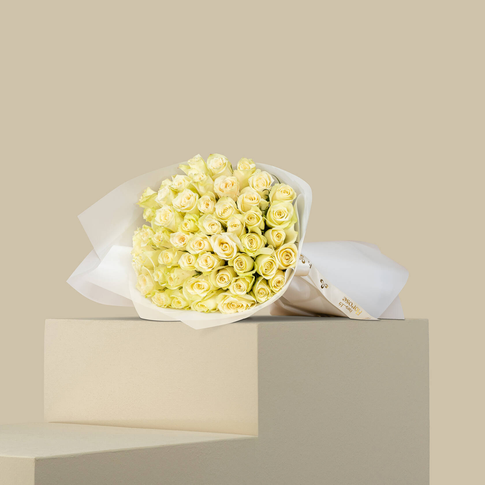Abucci Praline Chocolate Box 36 Pieces | White Rose Bouquet Abucci Praline Chocolate Box 36 Pieces | White Rose Bouquet