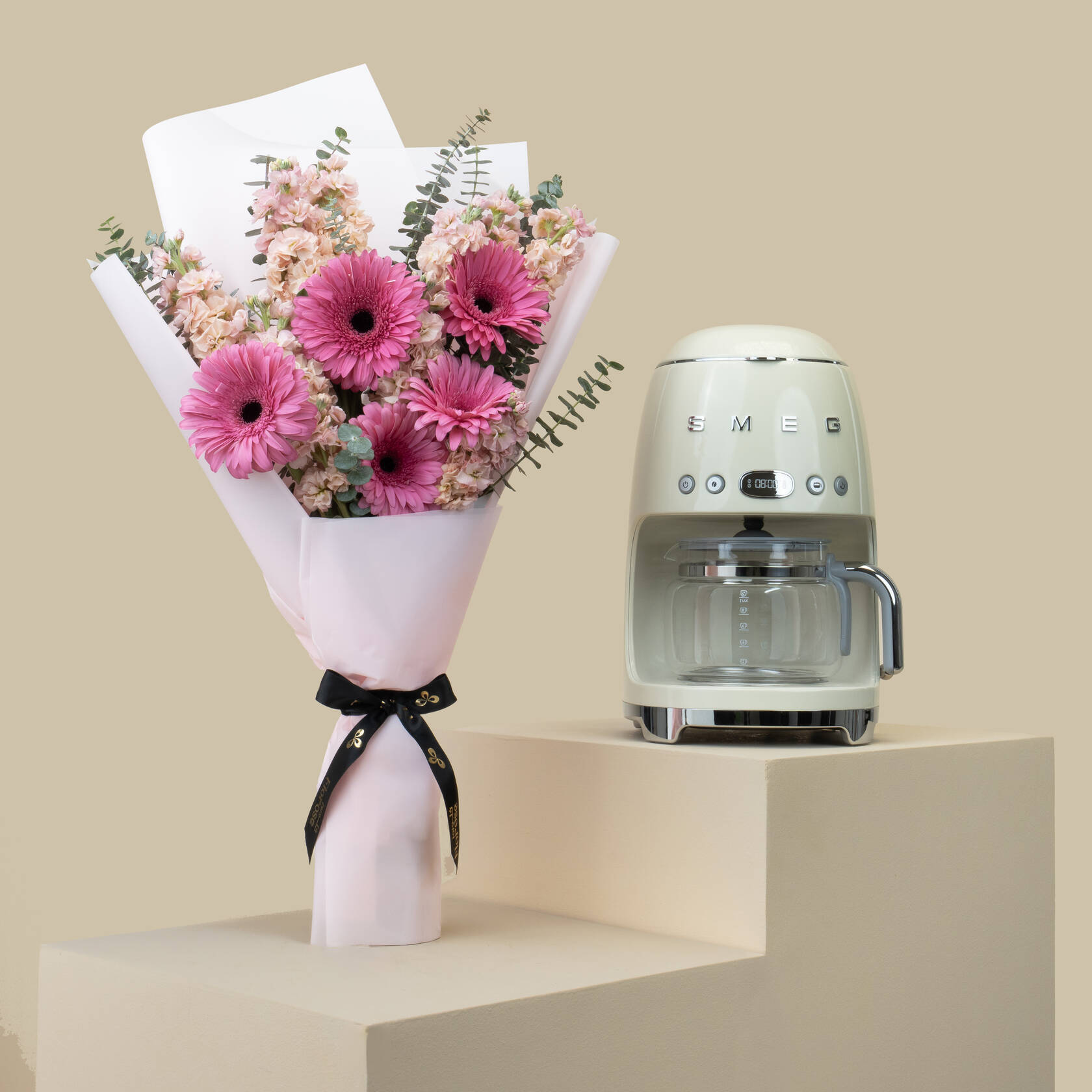 Smeg 50's Style Drip Filter Coffee Machine Cream | Dew Bouquet Smeg 50's Style Drip Filter Coffee Machine Cream | Dew Bouquet